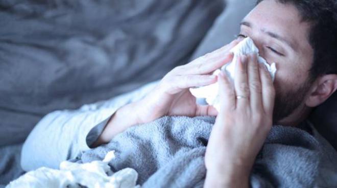 Senso di debolezza o semplice raffreddore? Consigli per la stagione dell’influenza