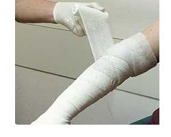 BENDA MEDICATA PRONTOZINK CUMAR IN GARZA IDROFILA CON OSSIDO DI ZINCO 10X500CM - Farmastop