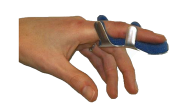 STECCA PER FRATTURA DITA A RANETTA FARMASPLINT MISURA MEDIA IN ALLUMINIO MODELLABILE CON IMBOTTITURA IN SPUGNA POLIURETANICA ANTIALLERGICA RADIOTRASPARENTE 8,5 CM 1 PEZZO - Farmastop