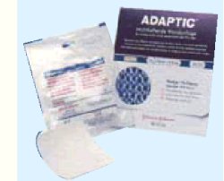 MEDICAZIONE NON ADERENTE STERILE APTIC MISURA 7,6X7,6CM 10 PEZZI 2012ZI - Farmastop
