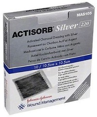MEDICAZIONE IN CARBONE ATTIVO CON ARGENTO ACTISORB SILVER 10,5X10,5 CM 3 PEZZI - Farmastop