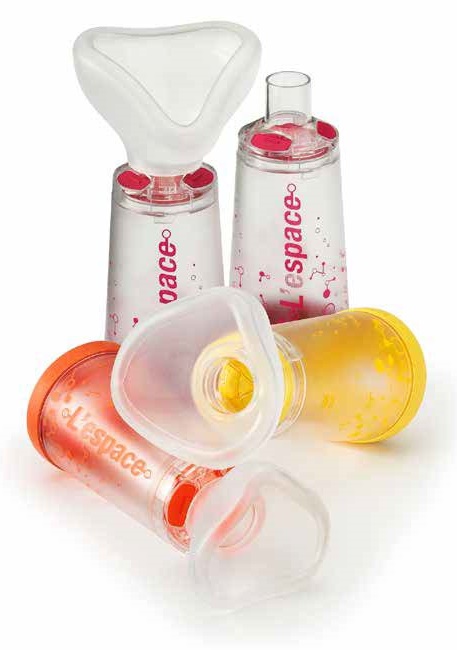 CAMERA DISTANZIATRICE PER EROGATORI SPRAY PREDOSATI L'ESPACE 220ML PER ADULTI SPAZIO MORTO 88ML CON MASCHERA VALVOLA INSPIRAZIONE 2 VALVOLE ESPIRAZIONE CODICE COLORE MAGENTA - Farmastop